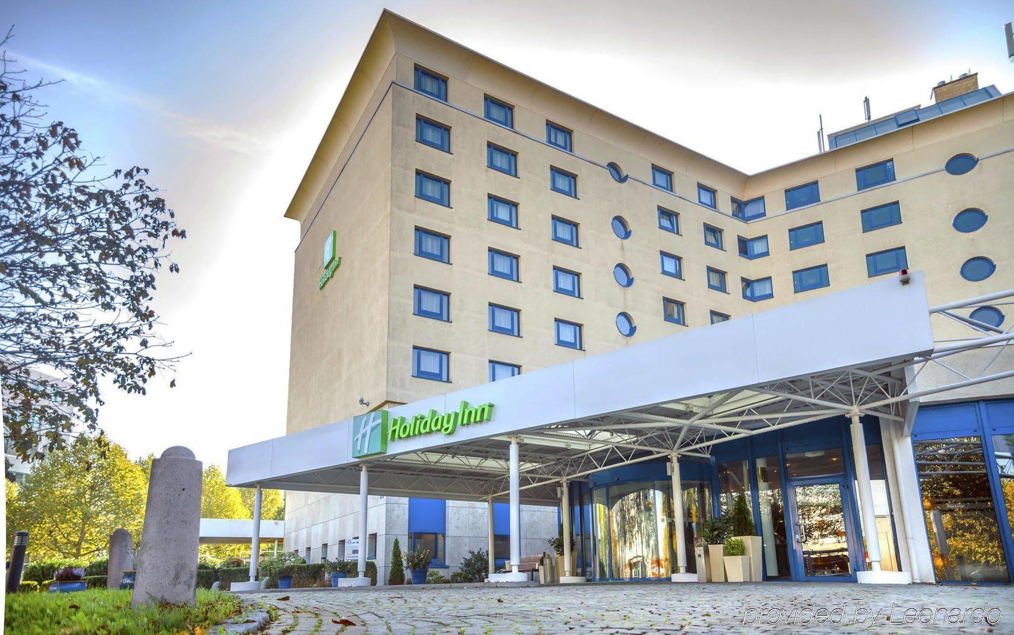By Ihg